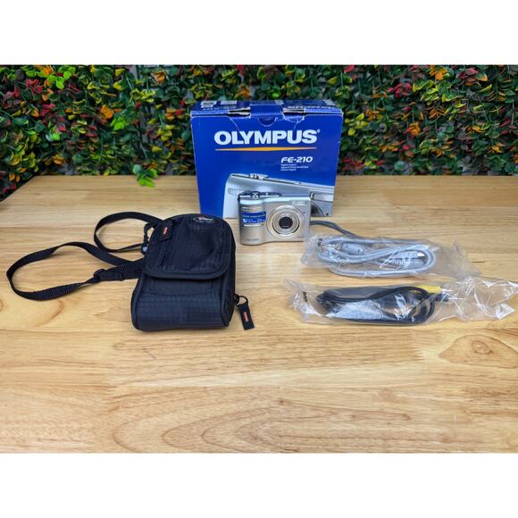 Olympus FE-210 Digital Camera 7.1 MP + Strap + OEM Cables (TESTED) Silver AA Bat - Picture 2 of 10